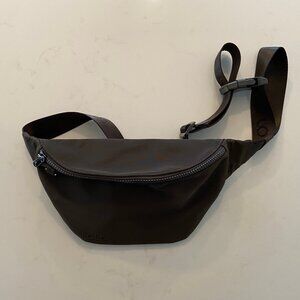 LOLE Taylor 3L Belt Bag - Java